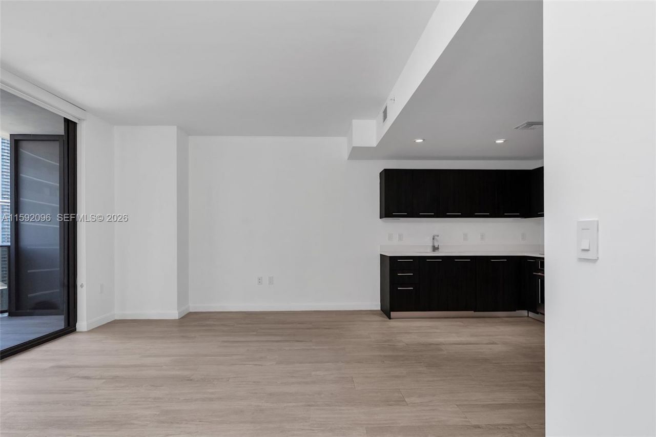 45 SW 9th St, Unit 3502, Miami, FL 33130 Photo