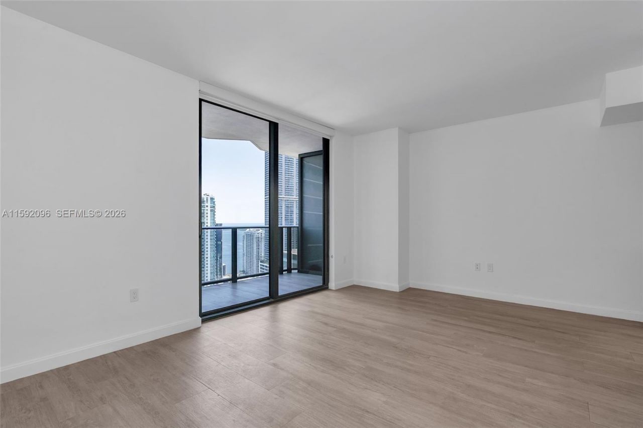 45 SW 9th St, Unit 3502, Miami, FL 33130 Photo