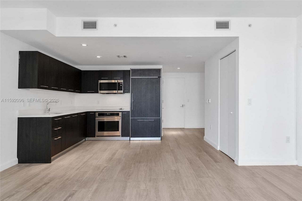 45 SW 9th St, Unit 3502, Miami, FL 33130 Photo