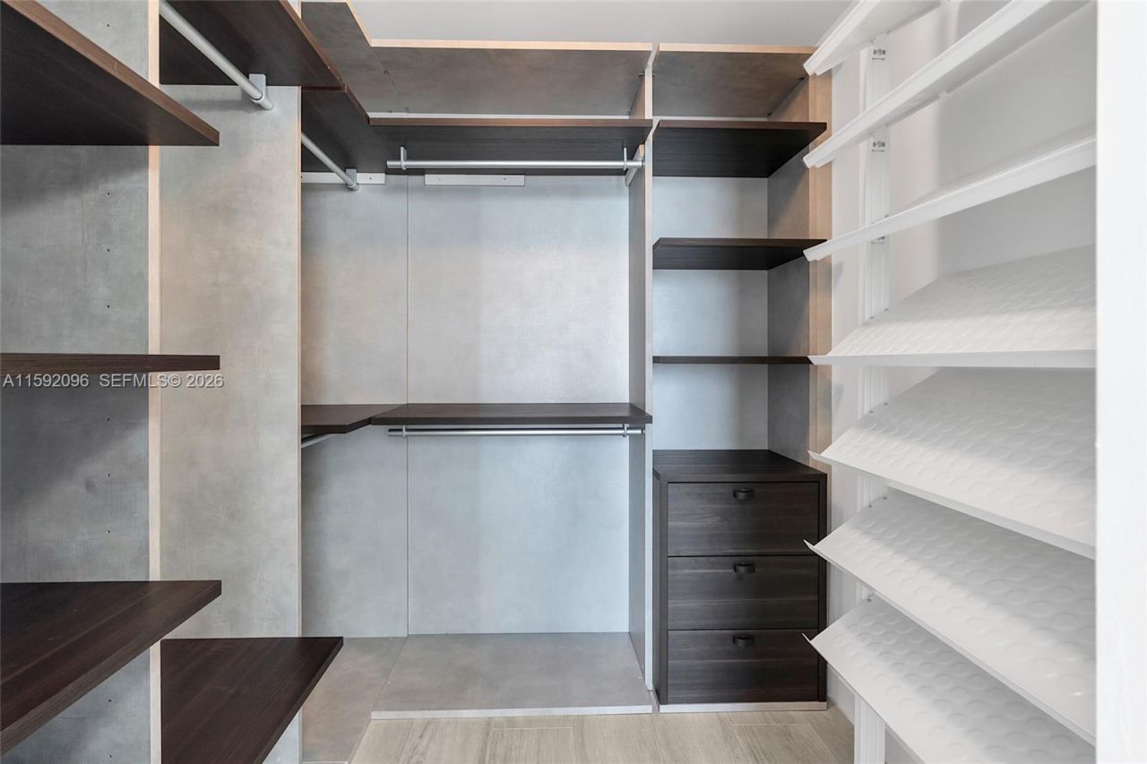 45 SW 9th St, Unit 3502, Miami, FL 33130 Photo