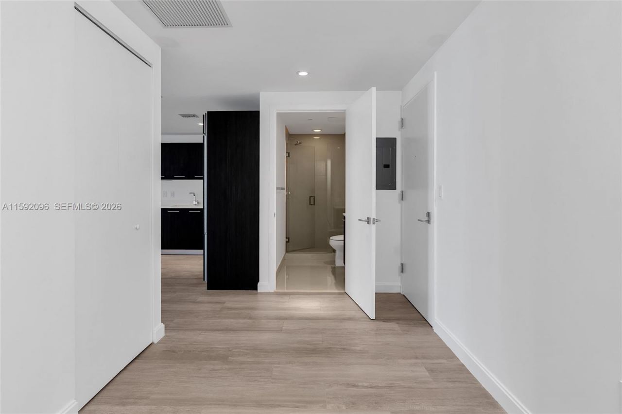 45 SW 9th St, Unit 3502, Miami, FL 33130 Photo