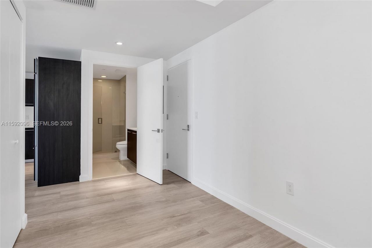 45 SW 9th St, Unit 3502, Miami, FL 33130 Photo