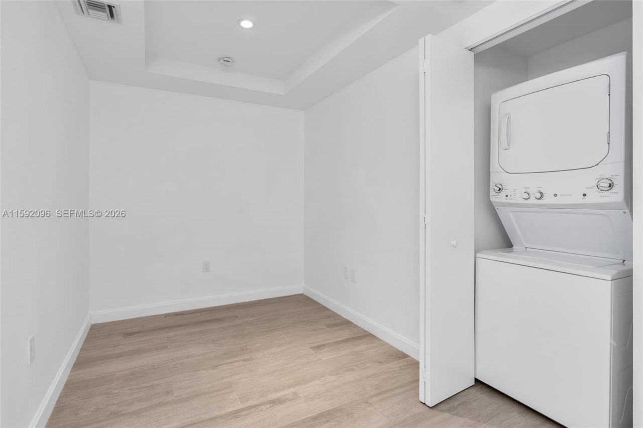 45 SW 9th St, Unit 3502, Miami, FL 33130 Photo