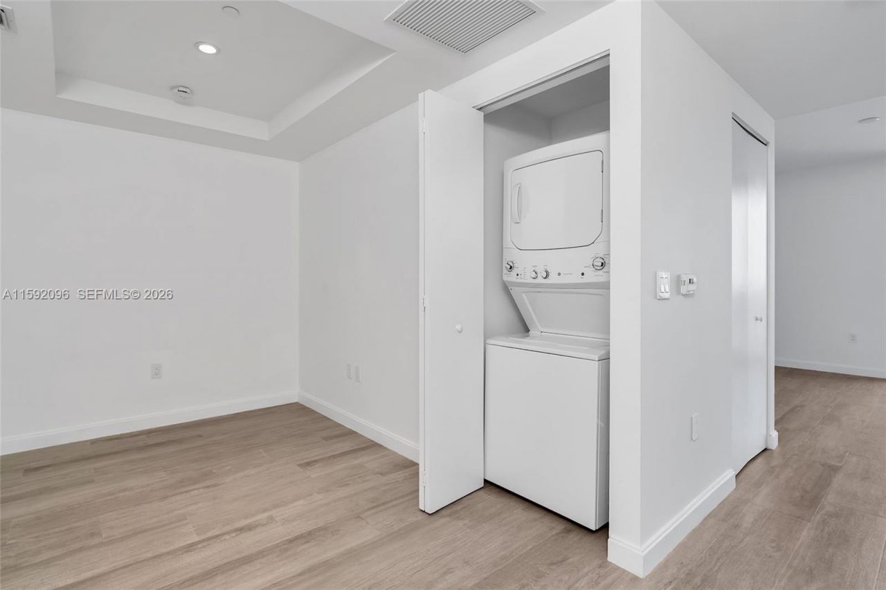 45 SW 9th St, Unit 3502, Miami, FL 33130 Photo