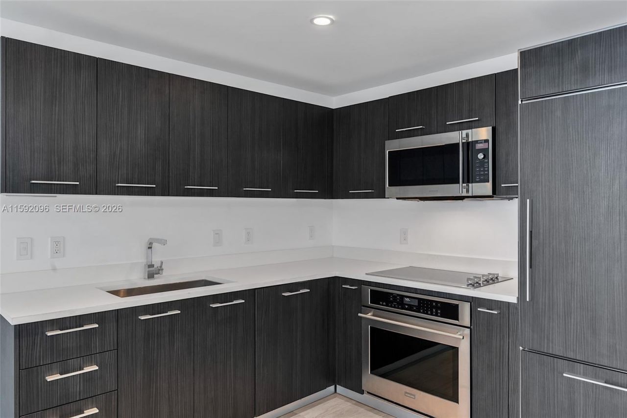 45 SW 9th St, Unit 3502, Miami, FL 33130 Photo