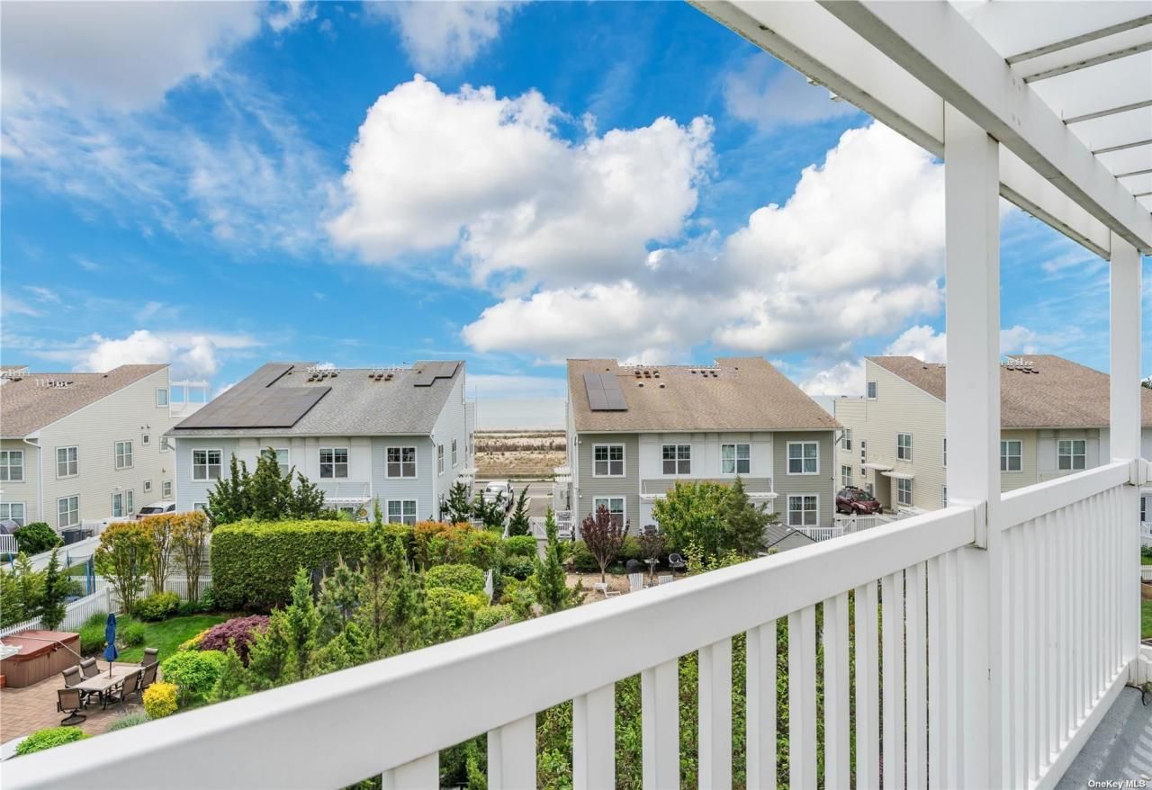 70-05 Catamaran Way, Arverne, NY 11692 Main Photo