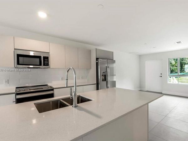 2561 NE 193rd St, Unit 1103, Miami, FL 33180