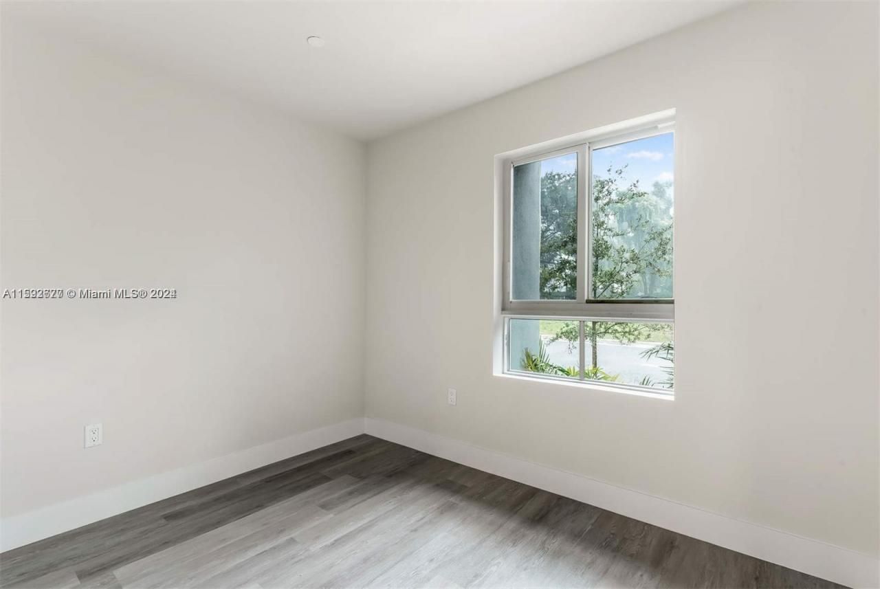 2561 NE 193rd St, Unit 1103, Miami, FL 33180 Photo