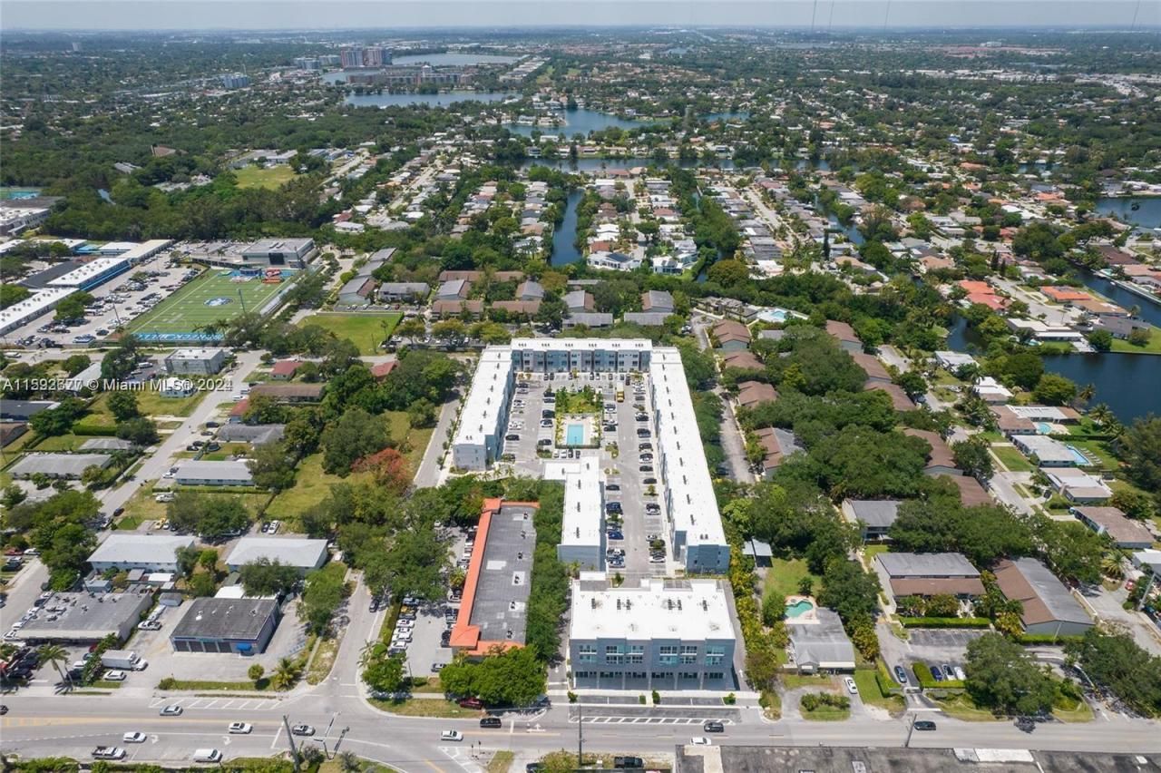 2561 NE 193rd St, Unit 1103, Miami, FL 33180 Photo