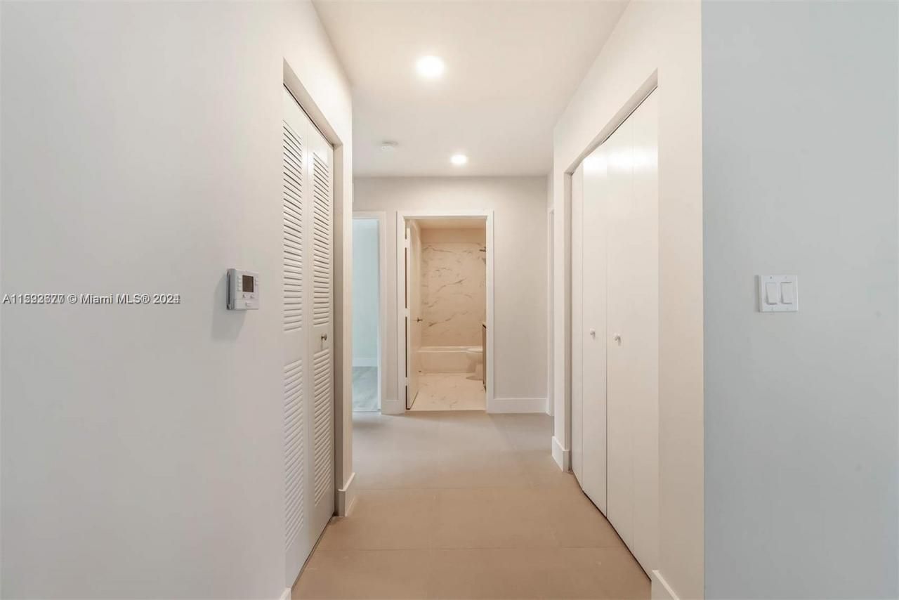 2561 NE 193rd St, Unit 1103, Miami, FL 33180 Photo