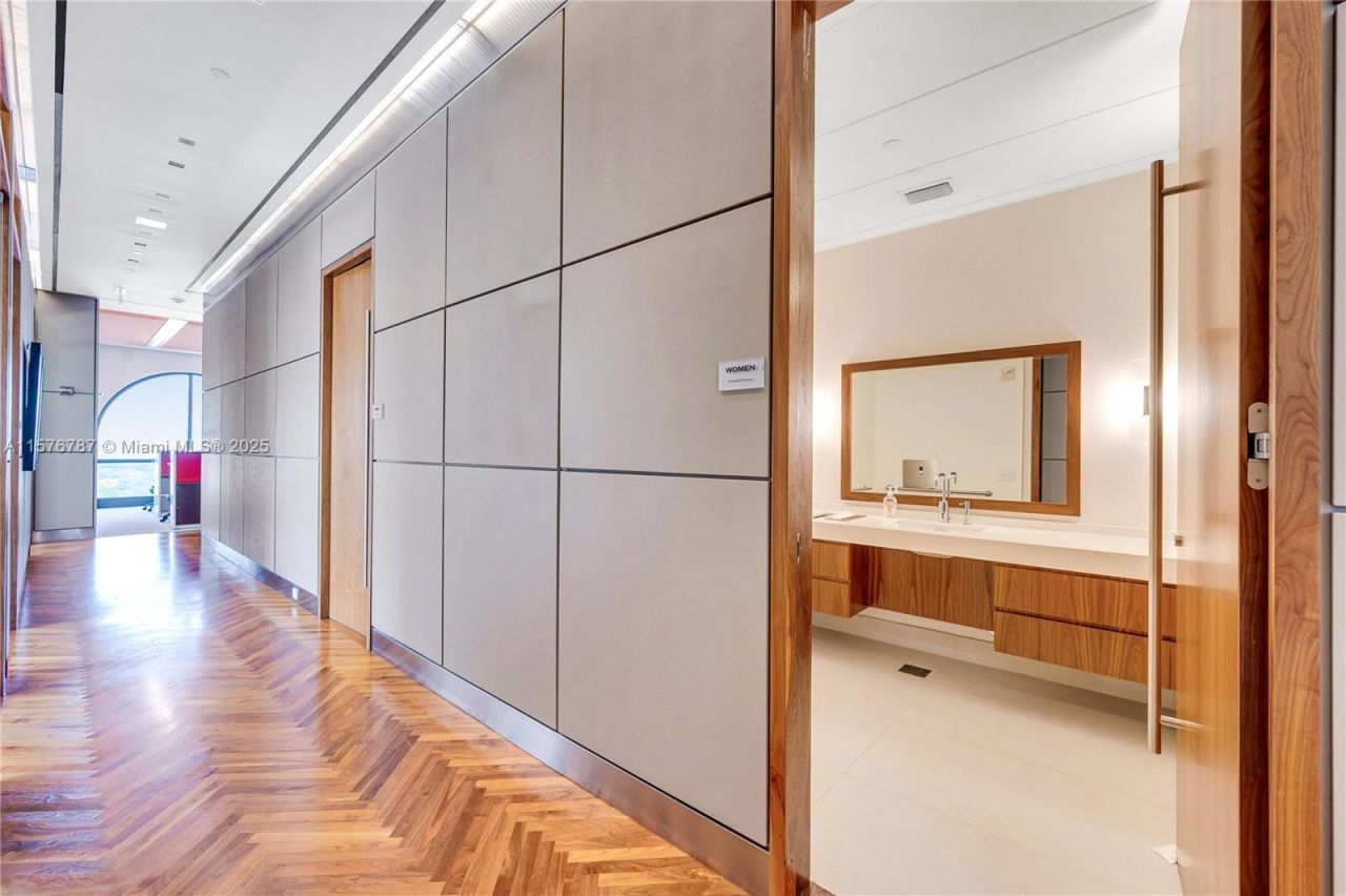 2020 Ponce De Leon Blvd, Unit PH-A1, Coral Gables, FL 33134 Photo