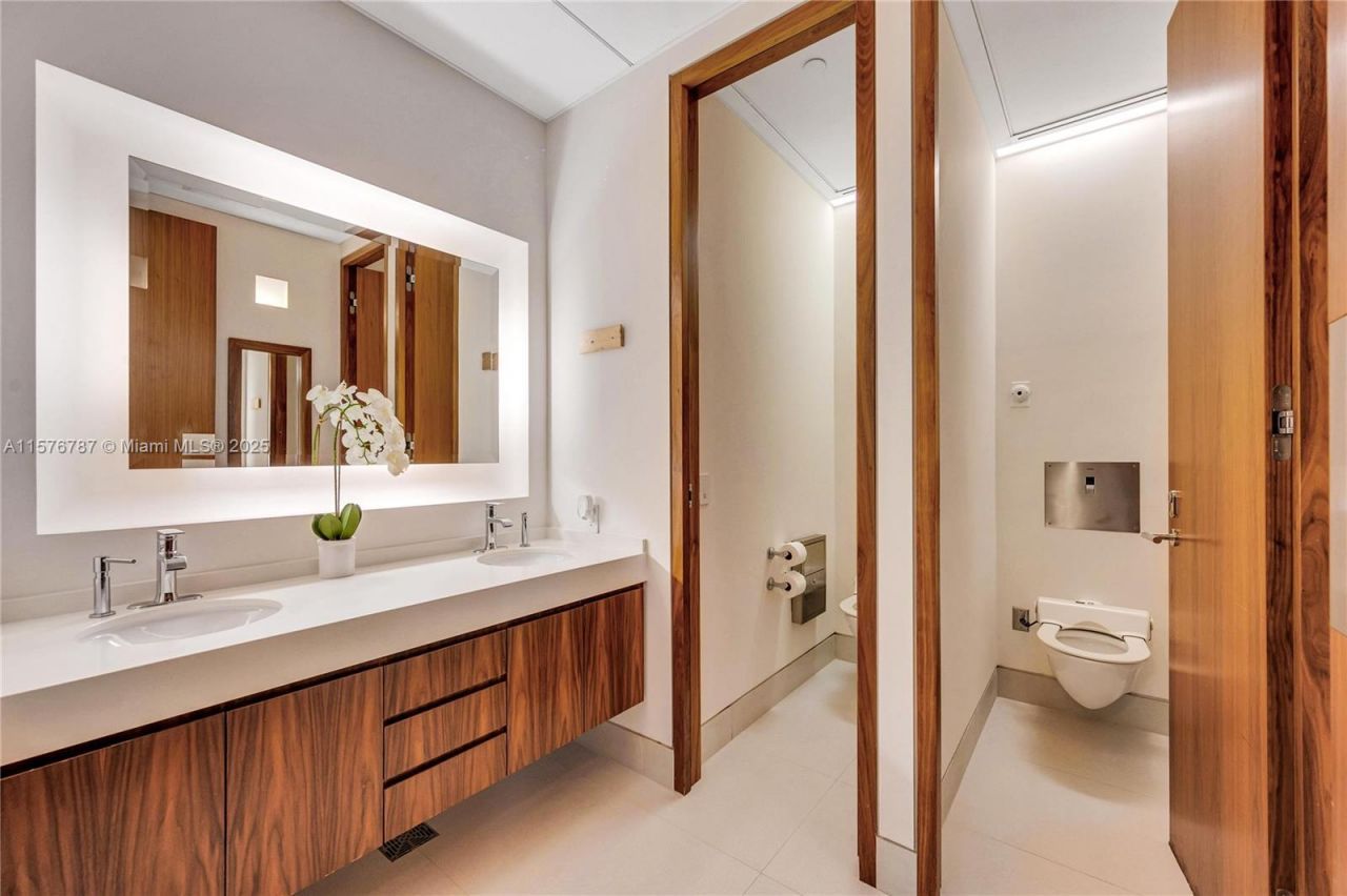 2020 Ponce De Leon Blvd, Unit PH-A1, Coral Gables, FL 33134 Photo