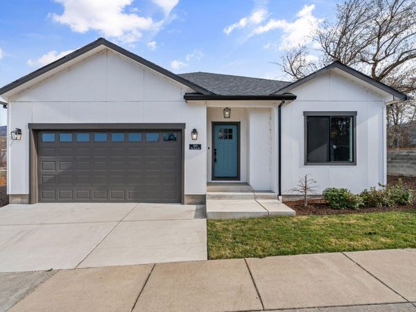 100 Oak Valley Drive, Talent, OR 97540