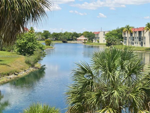 3051 E Sunrise Lakes Dr, Unit 211, Sunrise, FL 33322