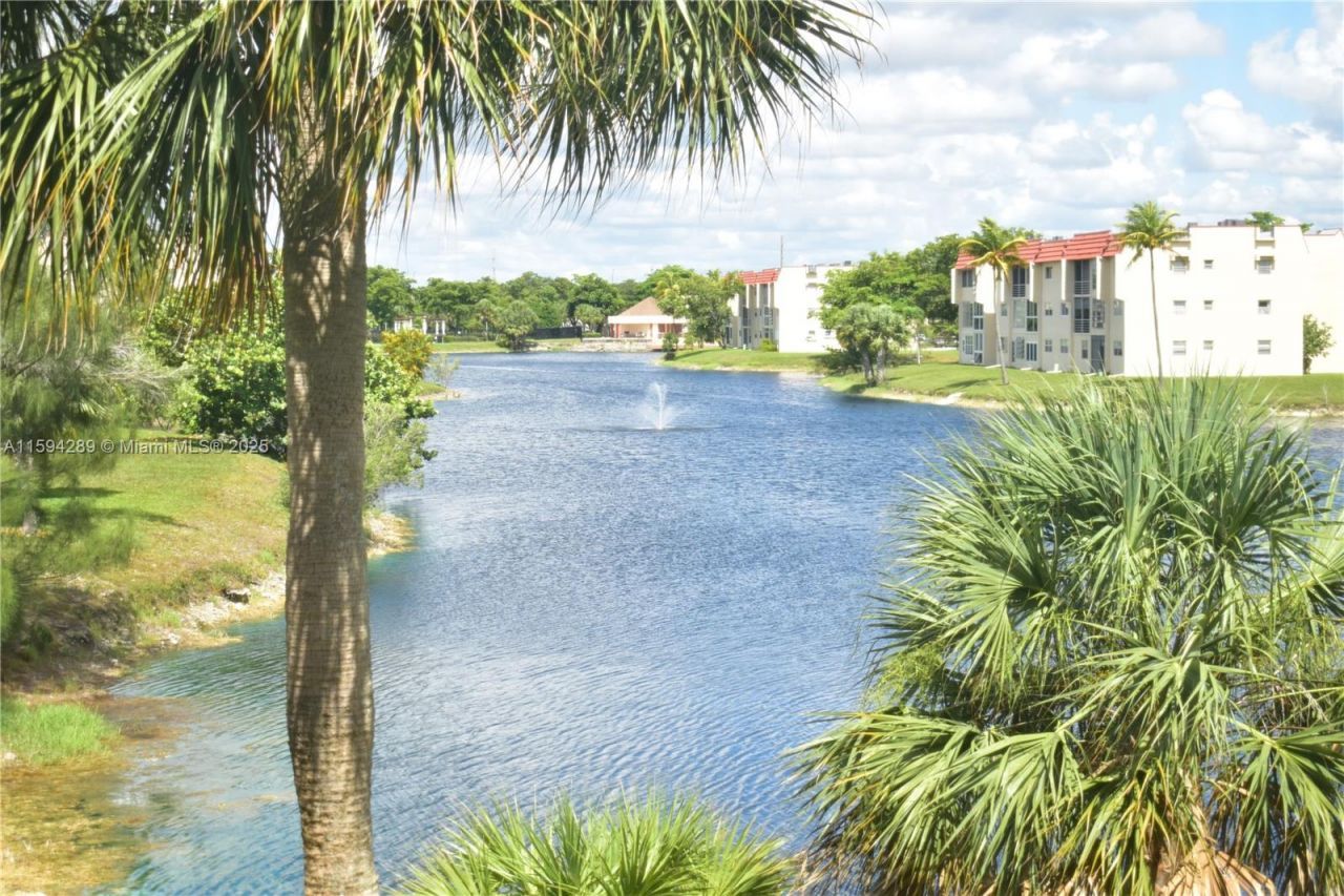 3051 E Sunrise Lakes Dr, Unit 211, Sunrise, FL 33322 Photo