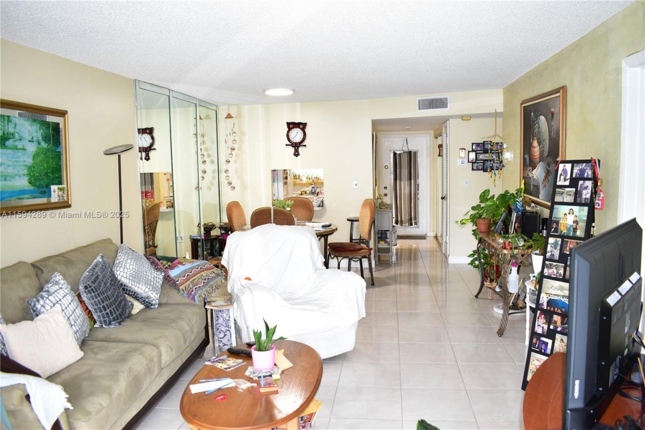 3051 E Sunrise Lakes Dr, Unit 211, Sunrise, FL 33322 Photo