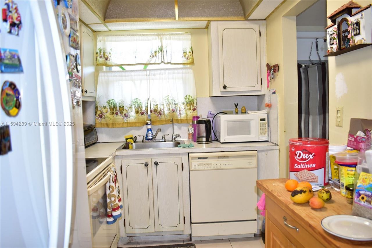 3051 E Sunrise Lakes Dr, Unit 211, Sunrise, FL 33322 Photo