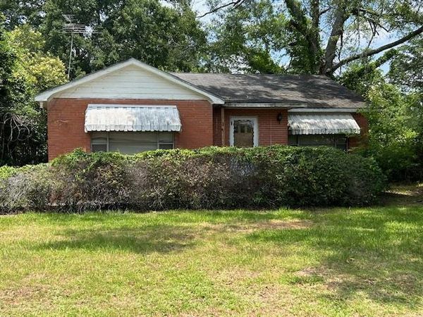 241 E Walnut St, Gloster, MS 39638