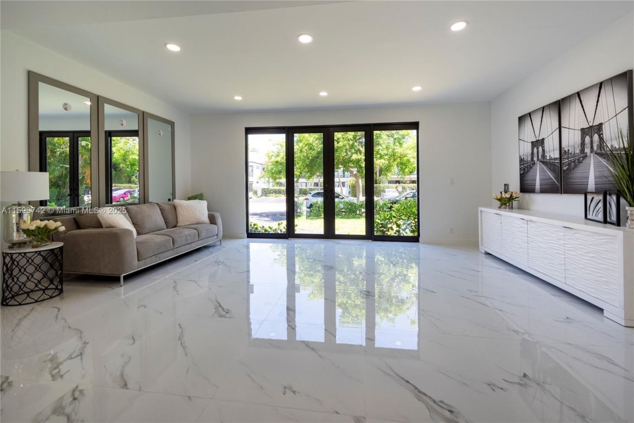 2308 SE 18 St, Fort Lauderdale, FL 33316 Photo