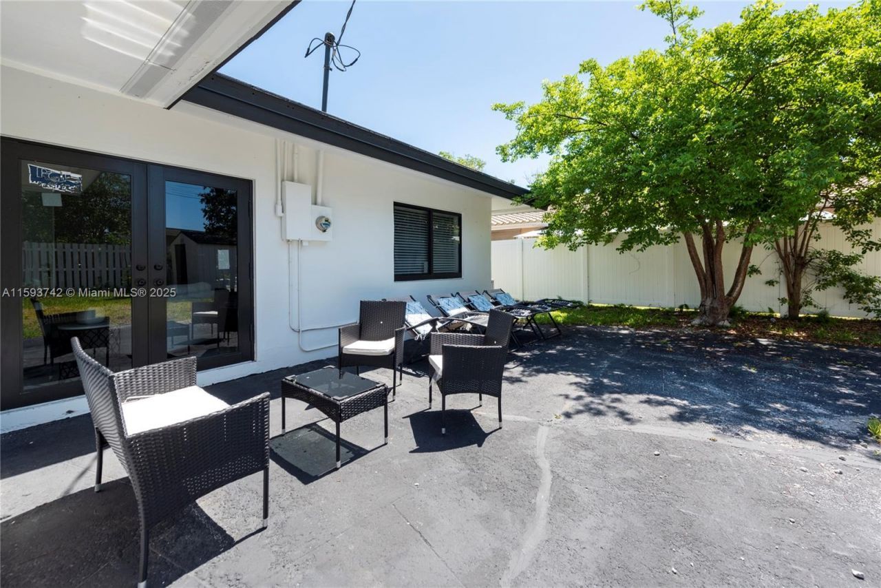 2308 SE 18 St, Fort Lauderdale, FL 33316 Photo