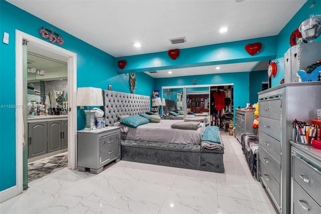 1651 NW 111th St, Miami, FL 33167 Photo