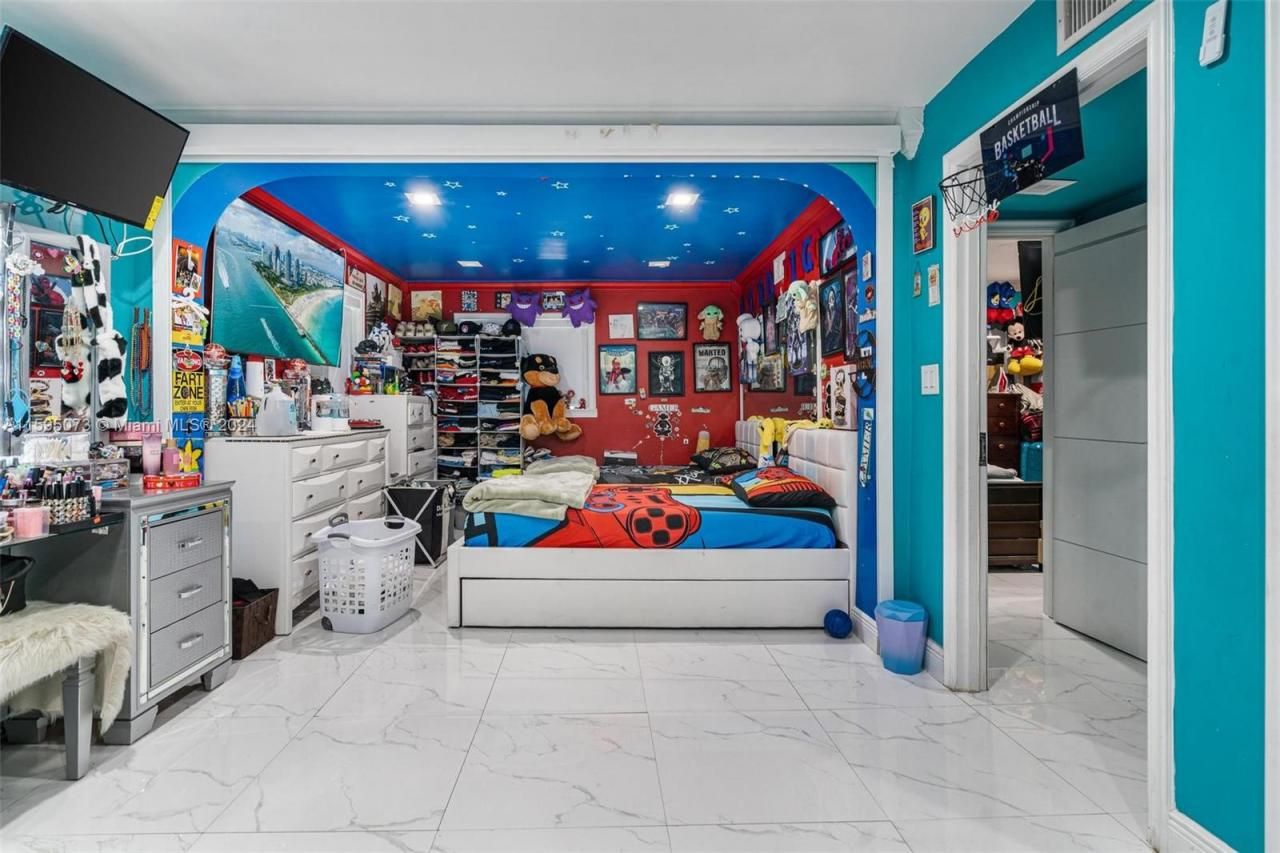 1651 NW 111th St, Miami, FL 33167 Photo