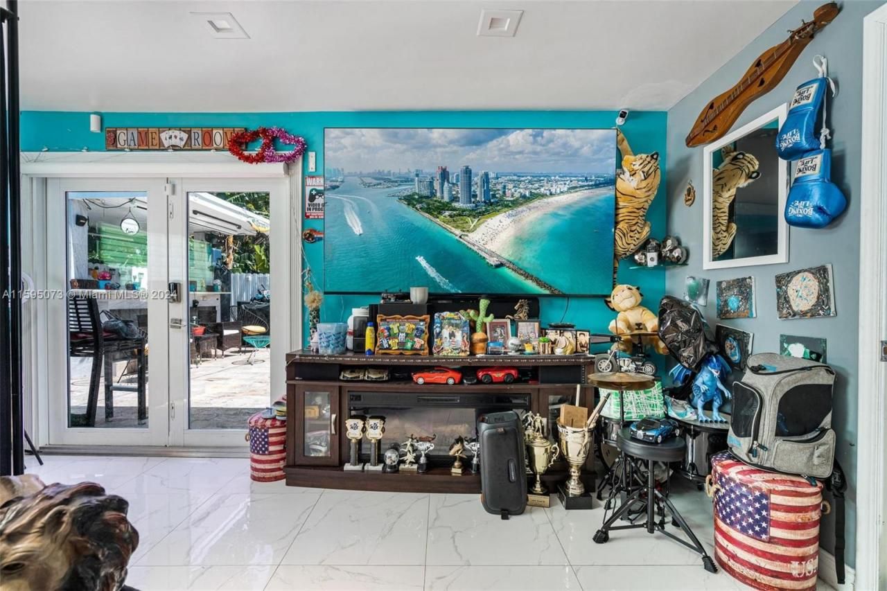 1651 NW 111th St, Miami, FL 33167 Photo