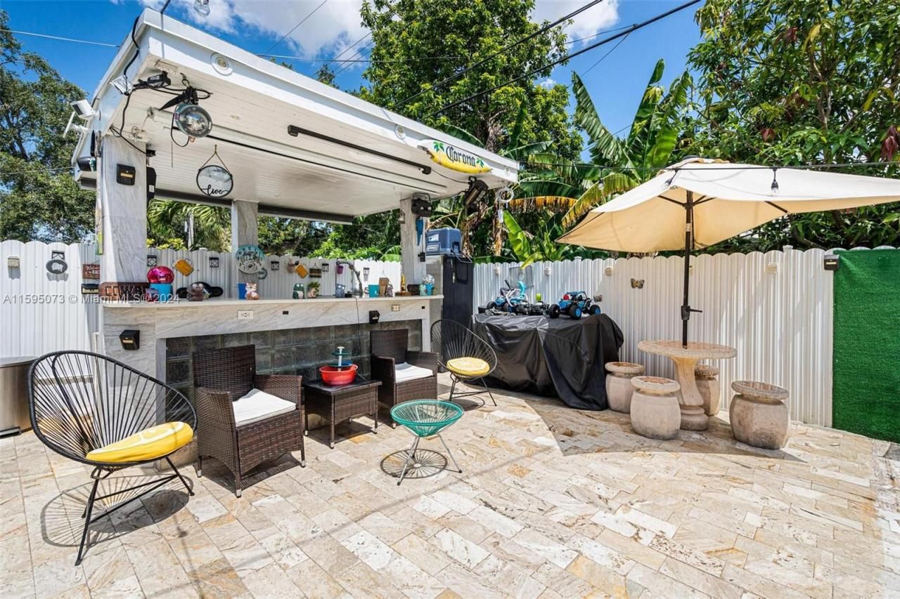 1651 NW 111th St, Miami, FL 33167 Photo
