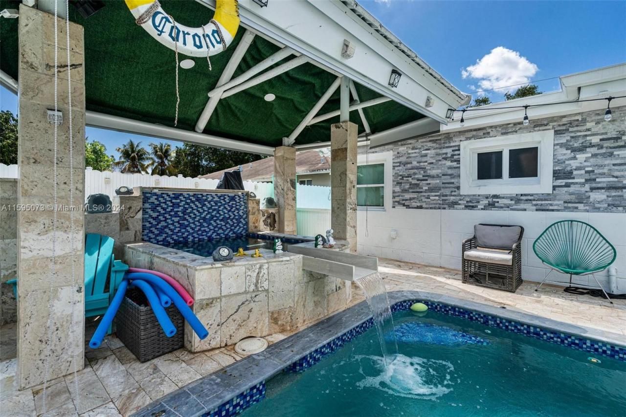 1651 NW 111th St, Miami, FL 33167 Photo