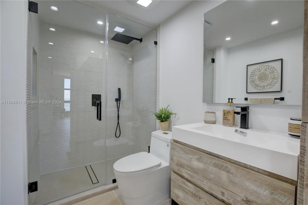 1121 Crandon Blvd, Unit D1201, Key Biscayne, FL 33149 Photo