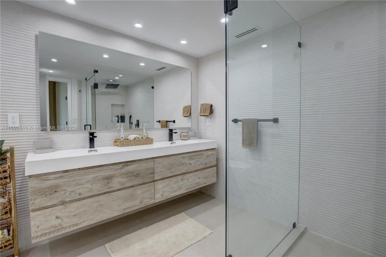 1121 Crandon Blvd, Unit D1201, Key Biscayne, FL 33149 Photo