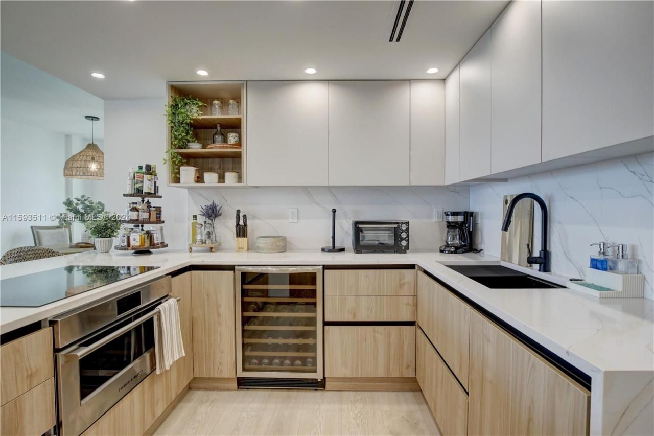 1121 Crandon Blvd, Unit D1201, Key Biscayne, FL 33149 Photo