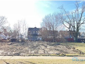 1944 Chase Street Toledo, OH 43611