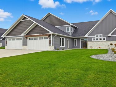 5820 31 Street S, Fargo, ND 58104