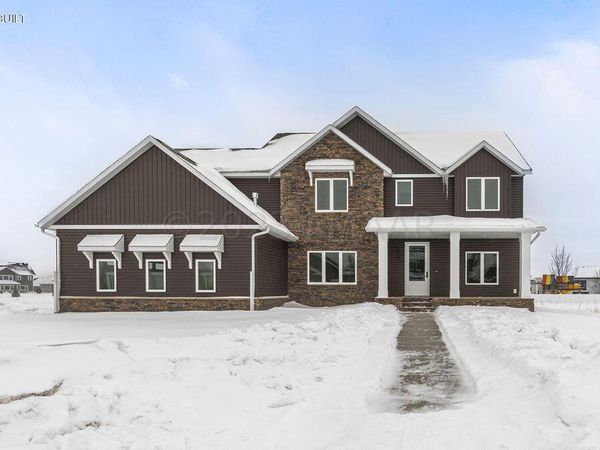2836 RIVERS BEND Drive E, West Fargo, ND 58078