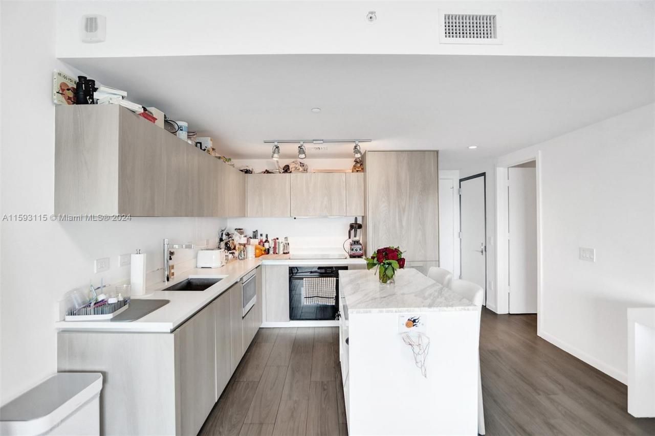 3131 NE 7th Ave, Unit 304, Miami, FL 33137 Photo