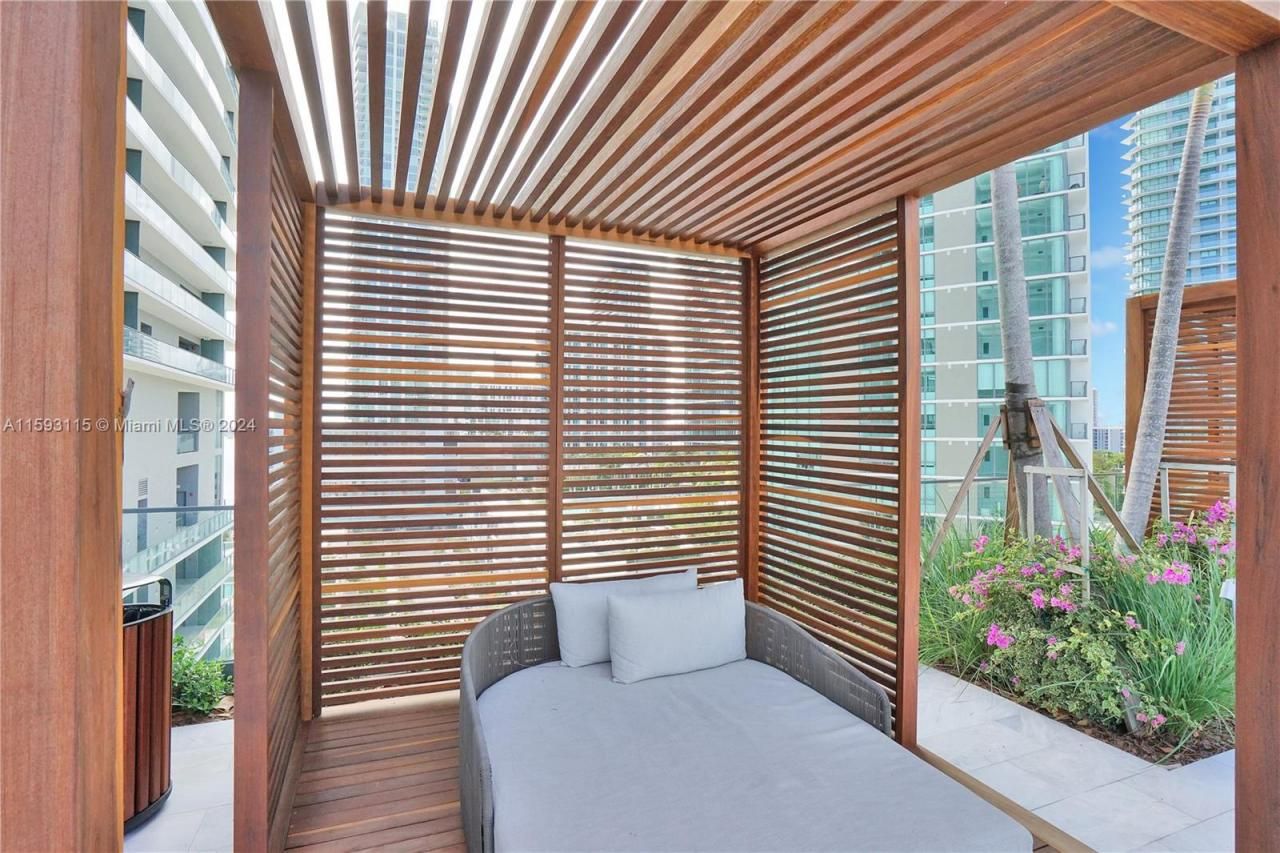 3131 NE 7th Ave, Unit 304, Miami, FL 33137 Photo