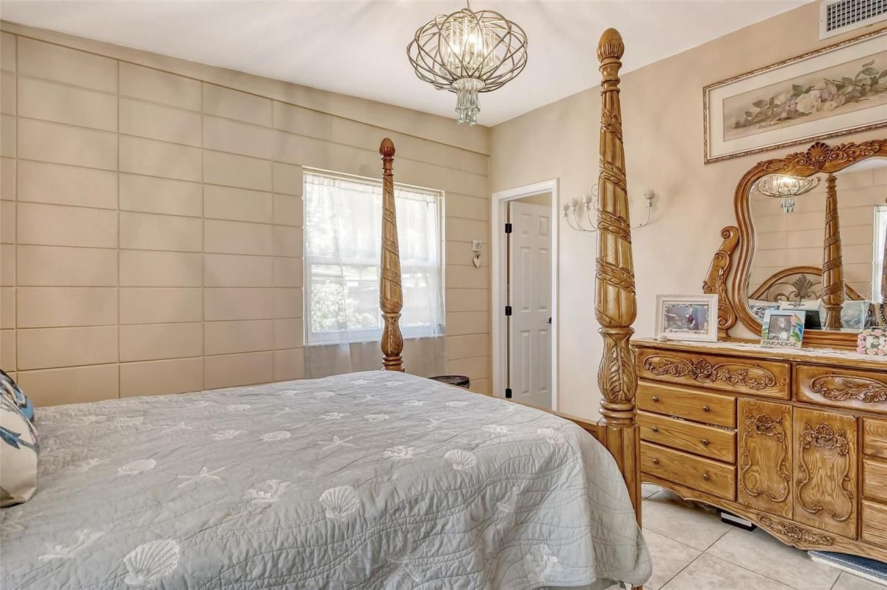 1300 N Portofino Drive, Unit 305, Sarasota, FL 34242 Photo