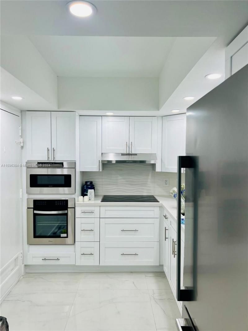 400 Kings Point Dr, Unit 307, Sunny Isles Beach, FL 33160 Photo