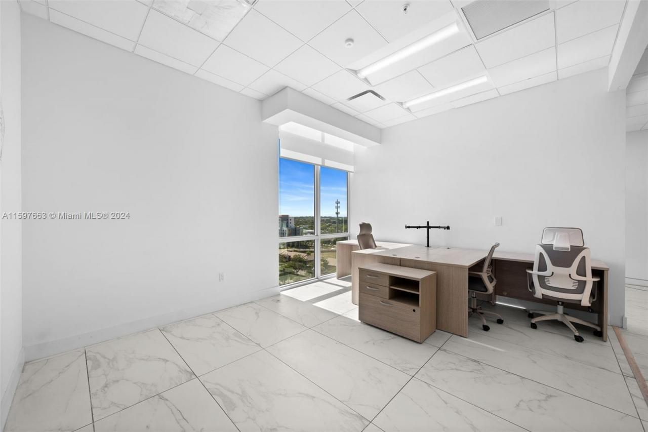 800 SE 4th Ave, Unit 817, Hallandale Beach, FL 33009 Photo