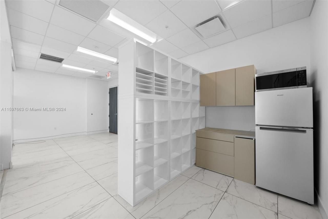 800 SE 4th Ave, Unit 817, Hallandale Beach, FL 33009 Photo