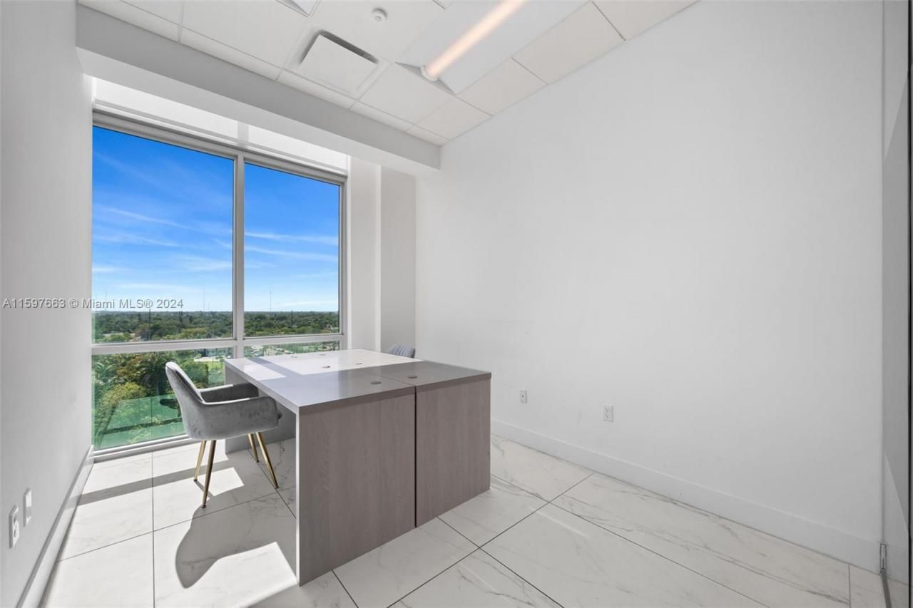 800 SE 4th Ave, Unit 817, Hallandale Beach, FL 33009 Photo