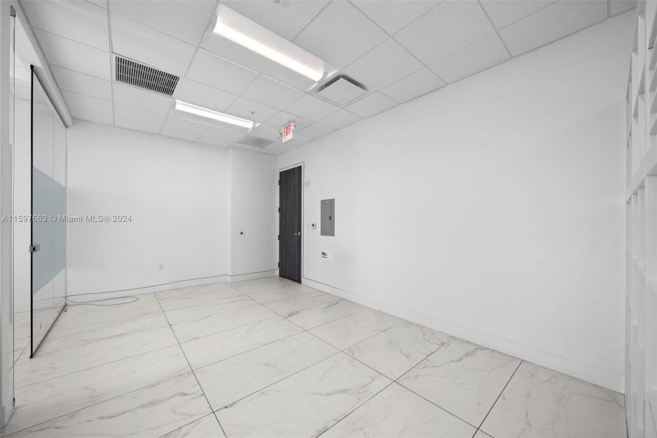 800 SE 4th Ave, Unit 817, Hallandale Beach, FL 33009 Photo