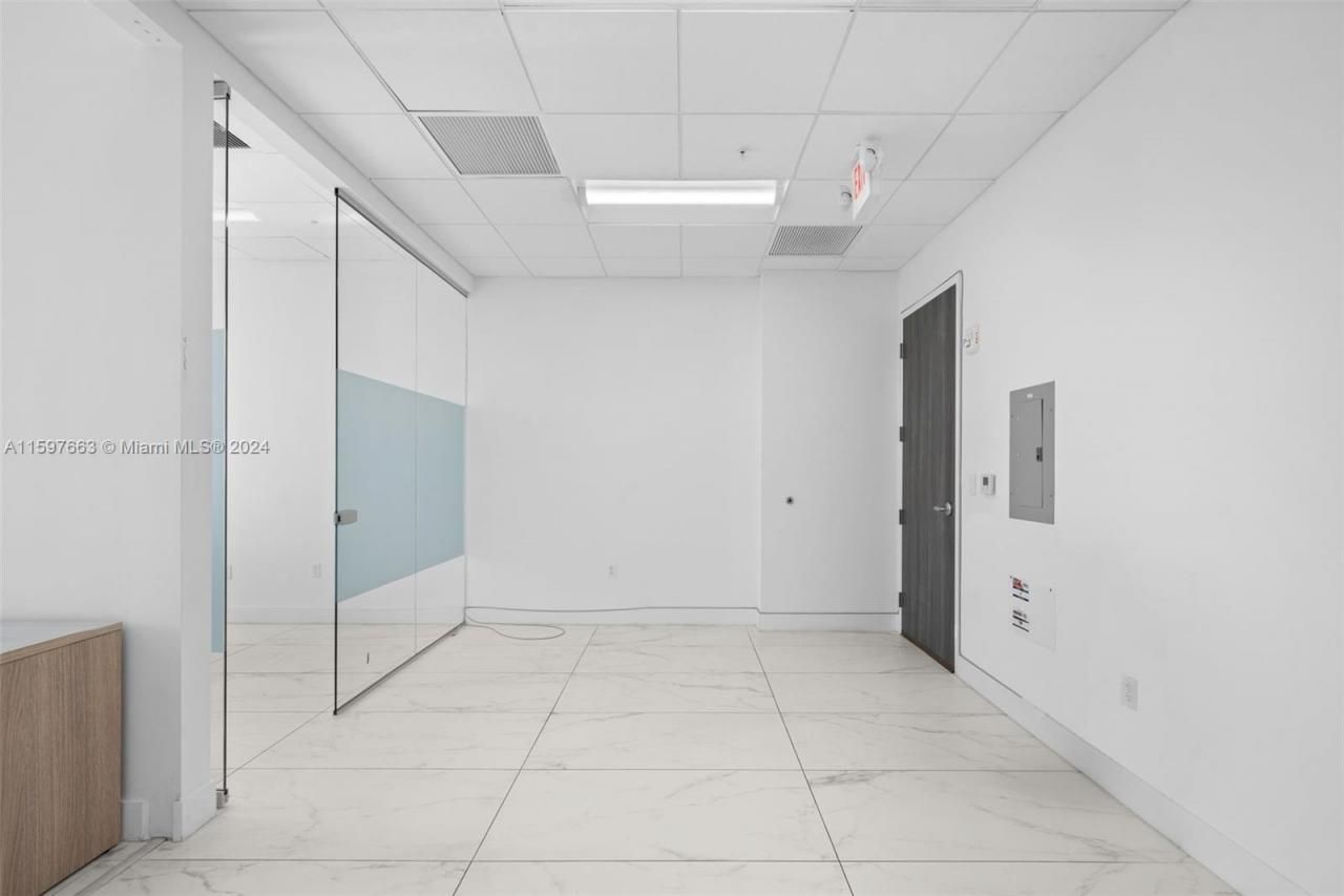 800 SE 4th Ave, Unit 817, Hallandale Beach, FL 33009 Photo