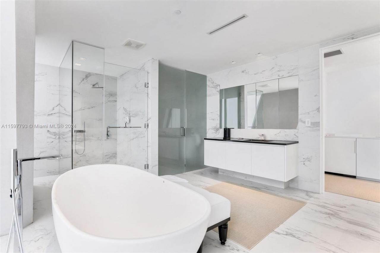 1000 Biscayne Blvd, Unit 3701, Miami, FL 33132 Photo