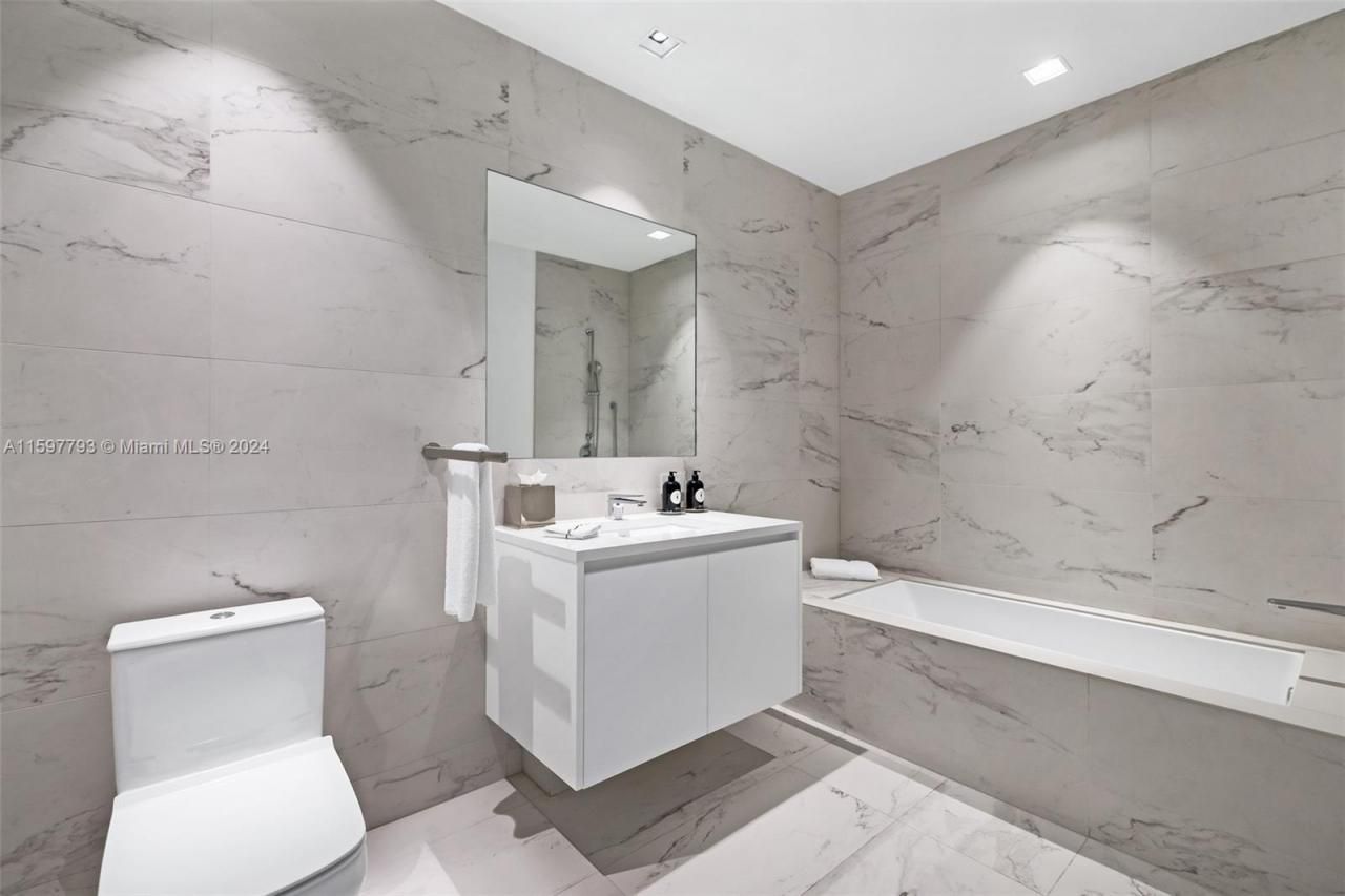 1000 Biscayne Blvd, Unit 3701, Miami, FL 33132 Photo