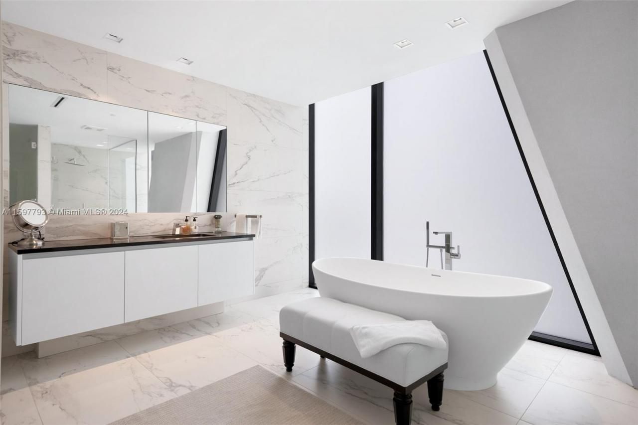 1000 Biscayne Blvd, Unit 3701, Miami, FL 33132 Photo