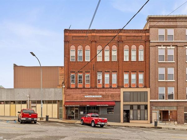 214 N 4Th Street, Burlington, IA 52601