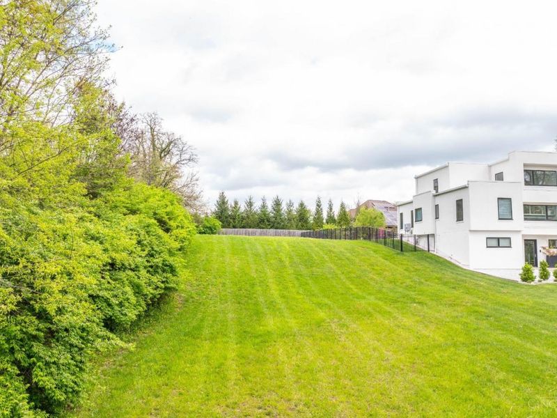 3008 Erie Avenue, Cincinnati, OH 45208 Photo 3