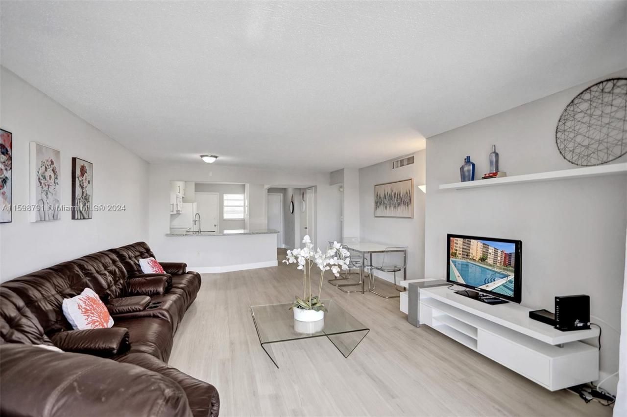 1770 NE 191st St, Unit 716-1, Miami, FL 33179 Photo